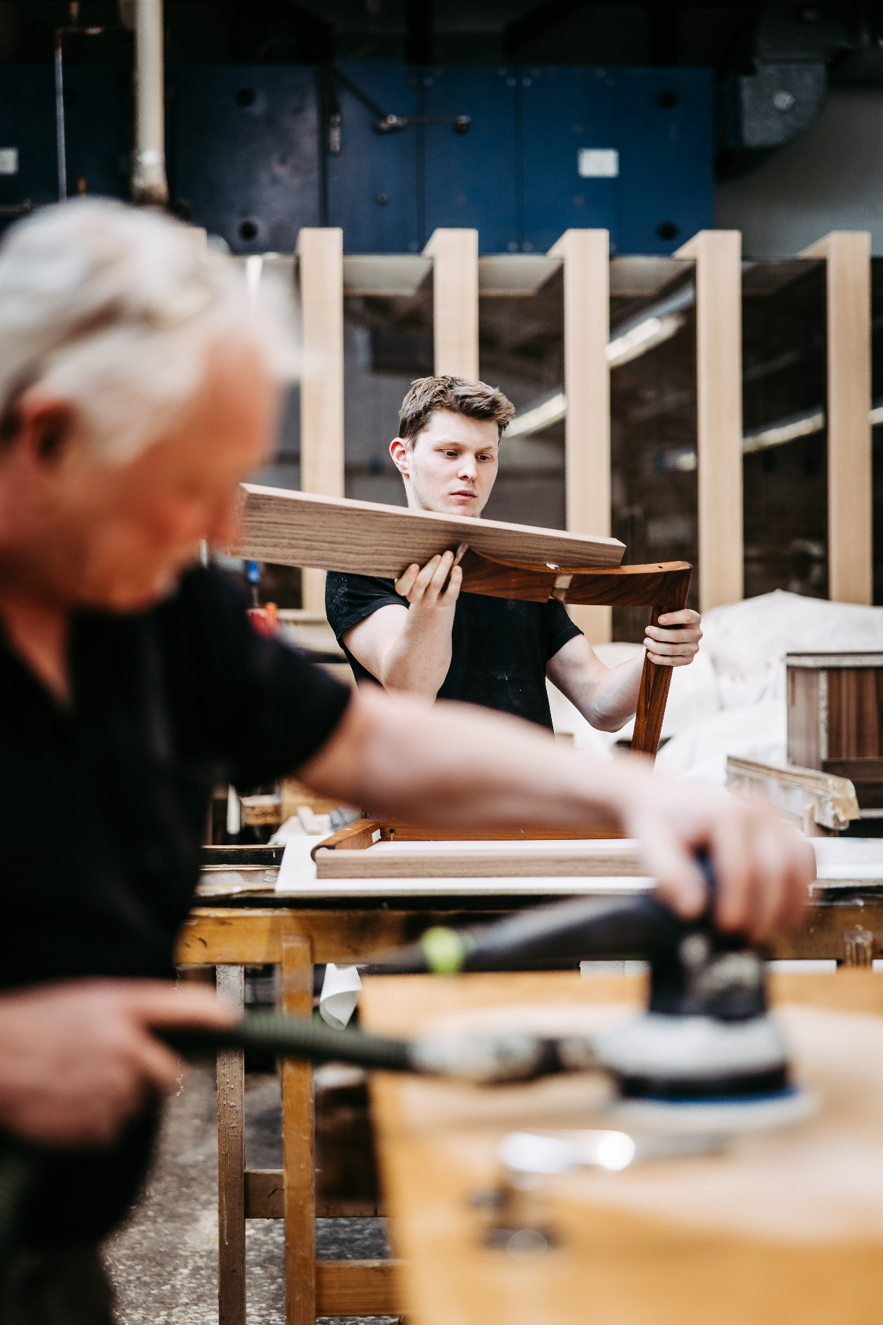 Tischler bei der Arbeit
